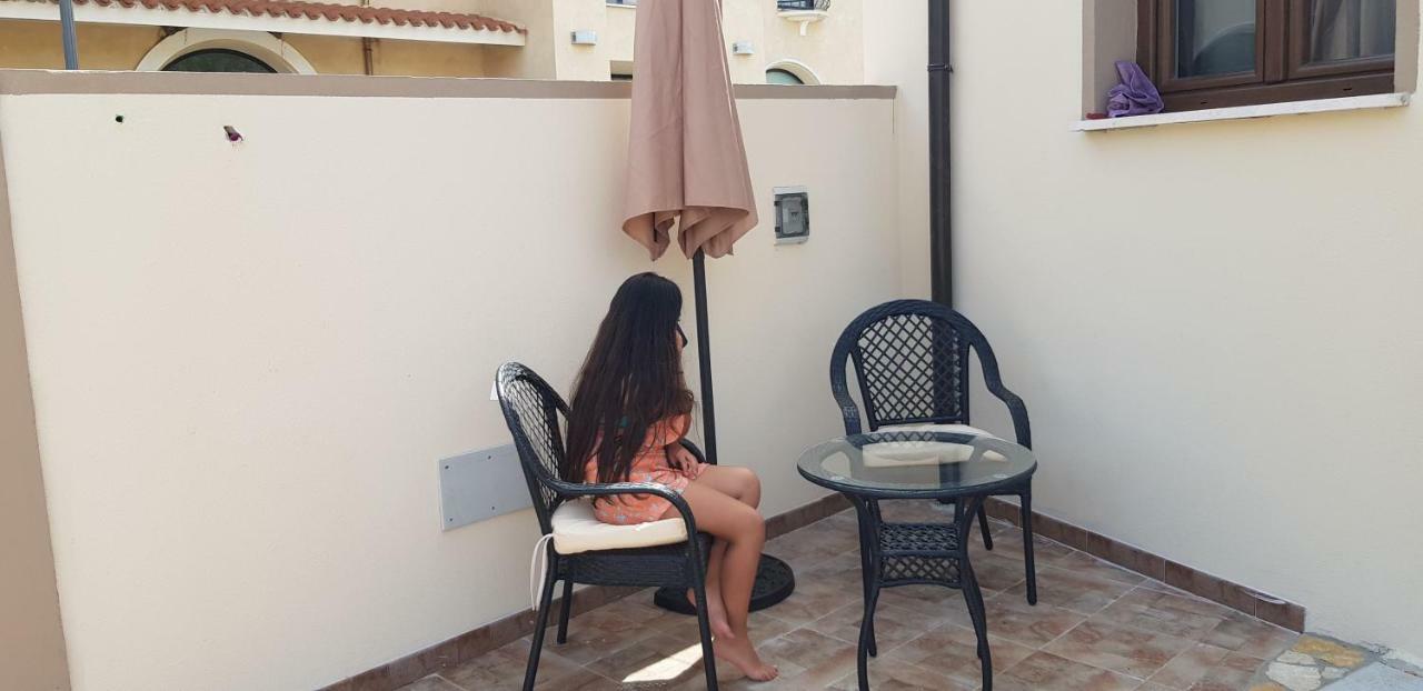 Hotel Albeldi' à Domus De Maria Extérieur photo